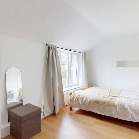 Holiday home Charming & Comfy House Near Shape & G00gle *