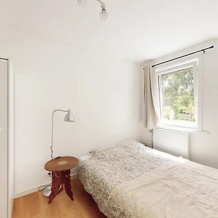 Charming & Comfy House Near Shape & G00gle