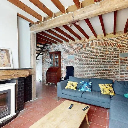 Holiday home Charming & Comfy House Near Shape & G00gle Mons